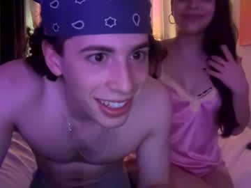 couple Random Sex Cams with yaraandleo